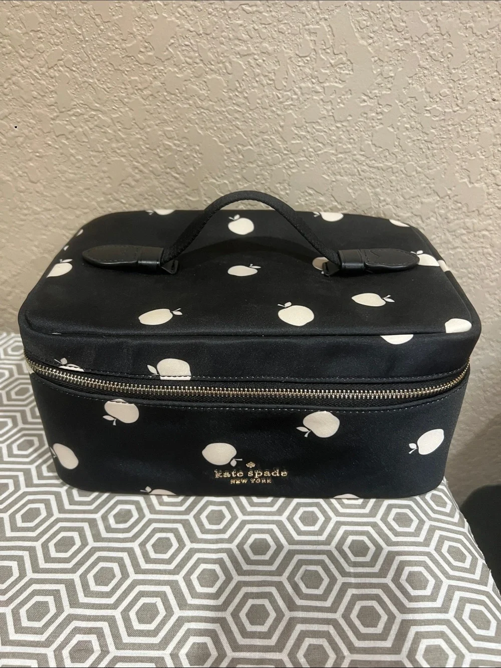 kate spade Black and Cream Apple Print Chelsea Cosmetic Case